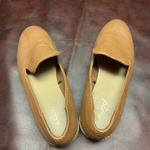 ‎ALDO leather tan loafer, size 8